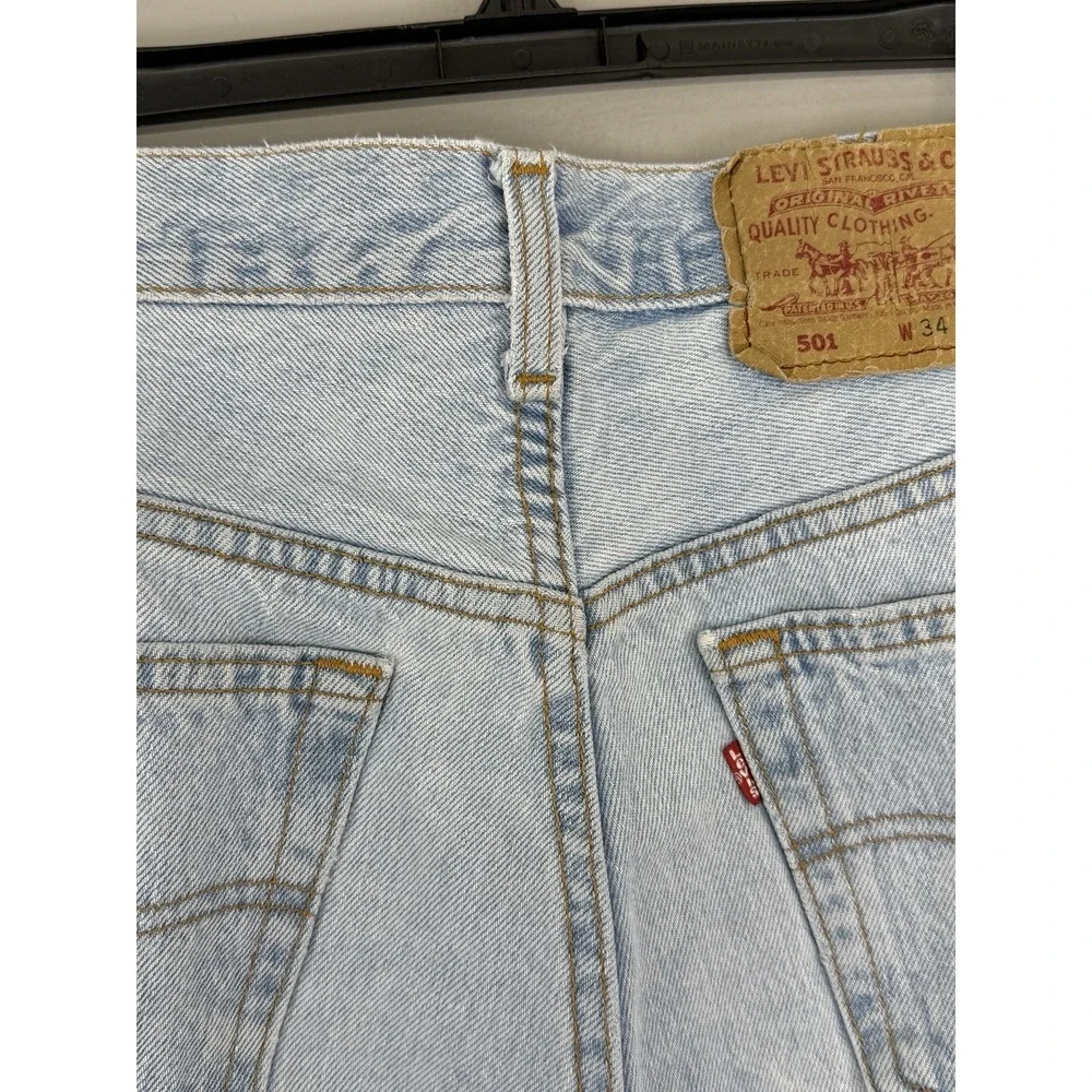 Vtg Levi's 501 Jeans Men's Fits 32x30.5 Light Wash Made In USA (tagged 34x32)
